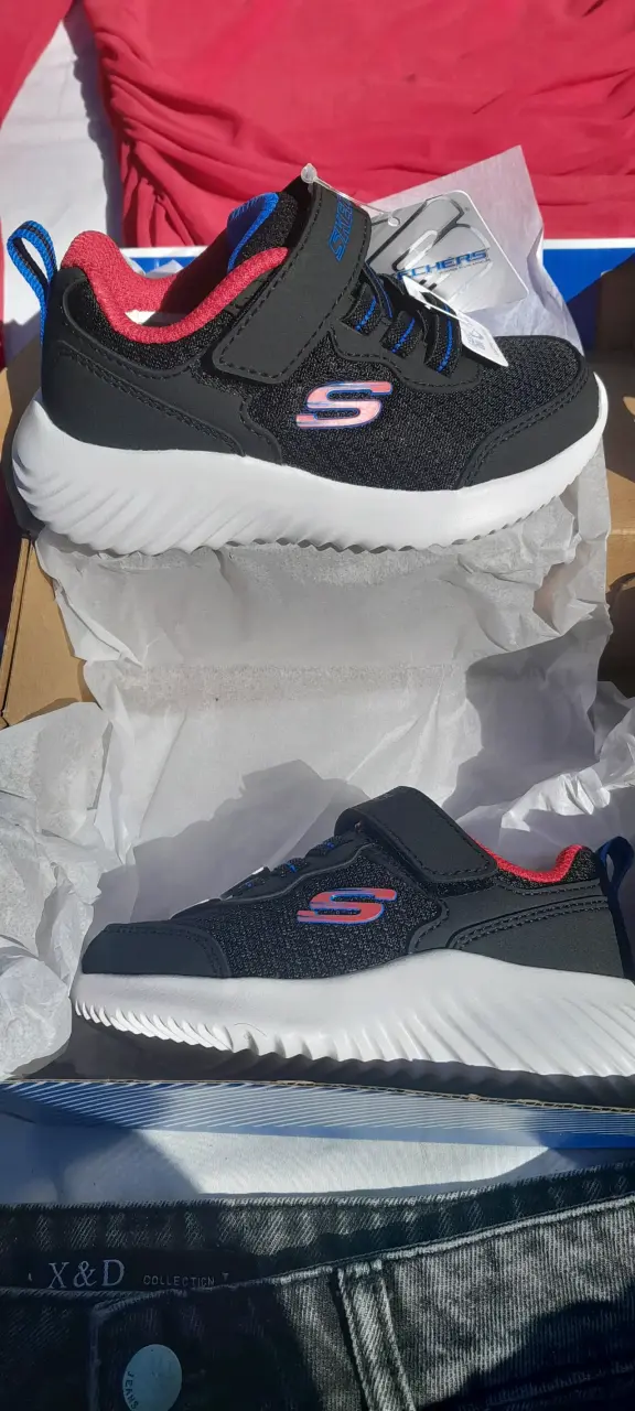 Zapatillas Skechers para niños negras con cierre fácil - 3