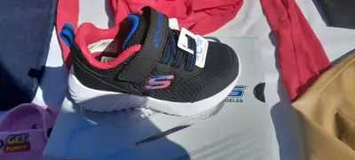 Zapatillas Skechers para niños negras con cierre fácil - miniatura 4