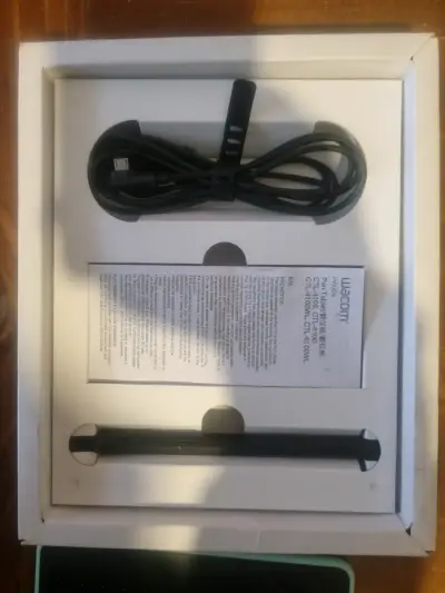 Tableta gráfica Wacom con lápiz y cable - miniatura 2