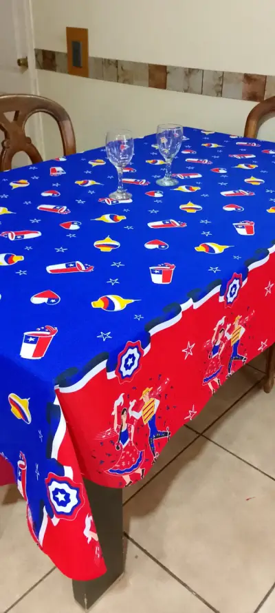 Mantel chileno con diseño folclórico - miniatura 1