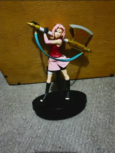 Figura de acción Sakura Haruno con hacha - miniatura 1