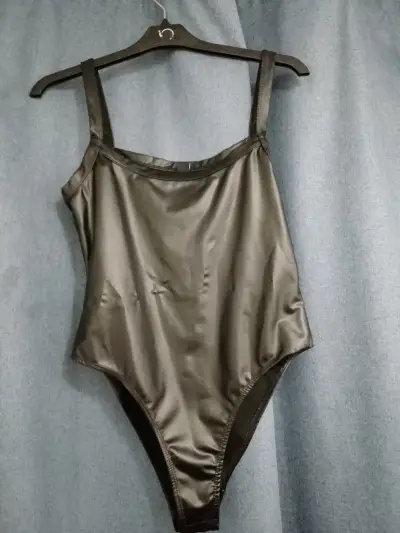 Sale closet, ropa de verano. Todo por 35 Lucas. - miniatura 4