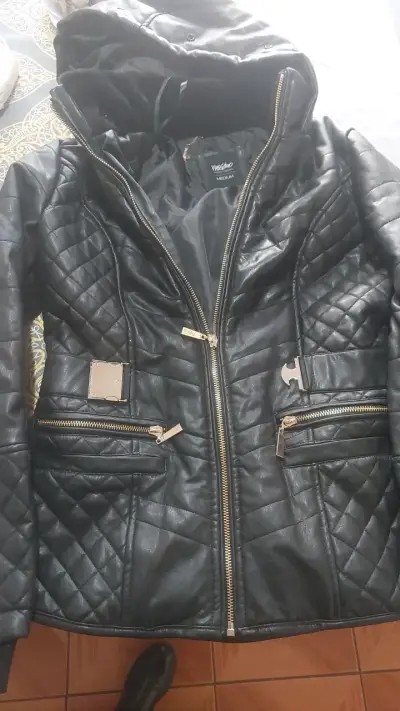 Chaqueta de cuero negra Mossimo para mujer - miniatura 1