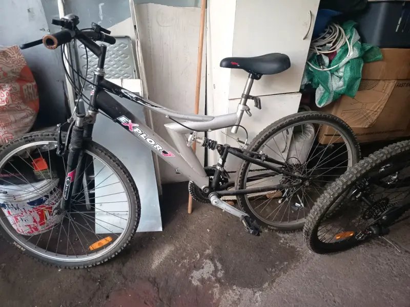 Bicicleta de montaña Explorer con suspensión