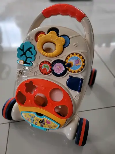 Andador de aprendizaje para bebé con actividades - miniatura 2
