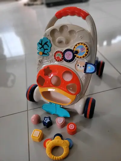 Andador de aprendizaje para bebé con actividades - miniatura 3