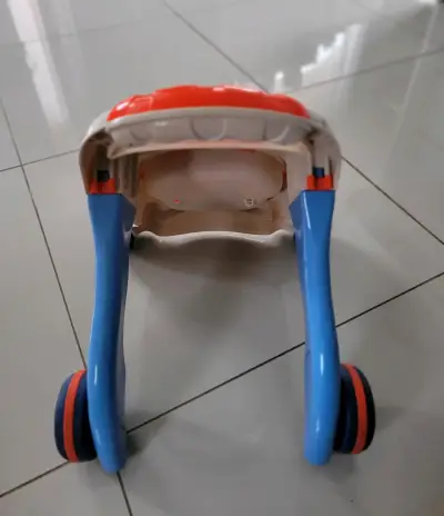 Andador de aprendizaje para bebé con actividades - miniatura 5