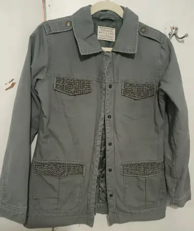 Chaqueta gris con tachas Maui & Sons para mujer - miniatura 1
