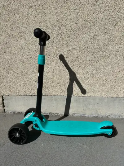 Scooter infantil plegable color turquesa - miniatura 1