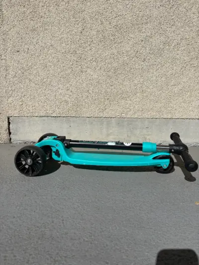 Scooter infantil plegable color turquesa - miniatura 3