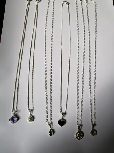 Collares de plata con dijes variados - miniatura 1