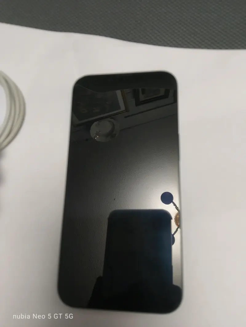 iPhone 13  con cargador en buen estado - 2