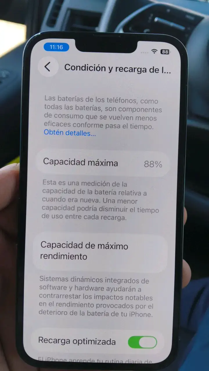 iPhone 13  con cargador en buen estado - 4