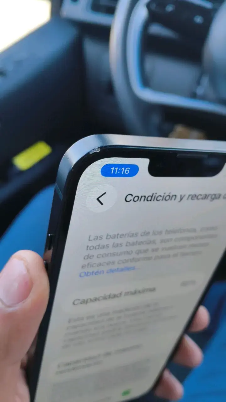 iPhone 13  con cargador en buen estado - 5