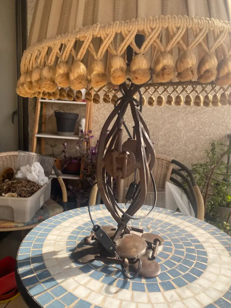 Lámpara de mesa vintage con pantalla beige - 3