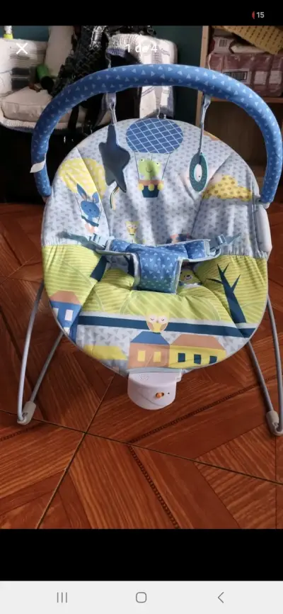 Silla Mecedora para Bebé con Juguetes Colgantes - miniatura 1