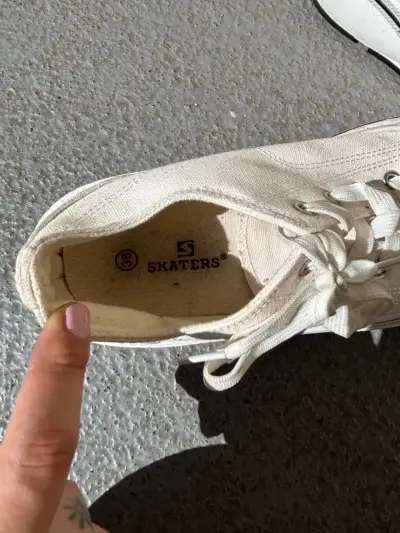 Zapatillas blancas Skaters - miniatura 1