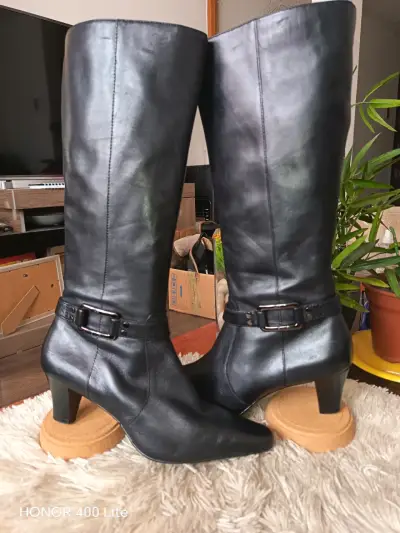 Botas de cuero negras con tacón alto - miniatura 1