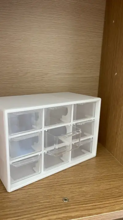Organizador de cajones pequeño de plástico blanco - miniatura 1