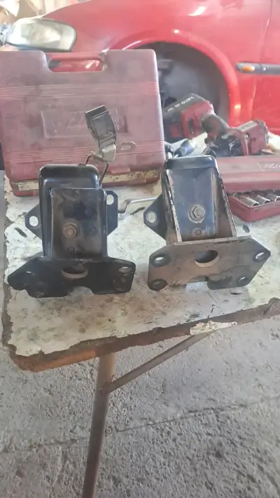 Soportes de motor Mitsubishi L200 - miniatura 1