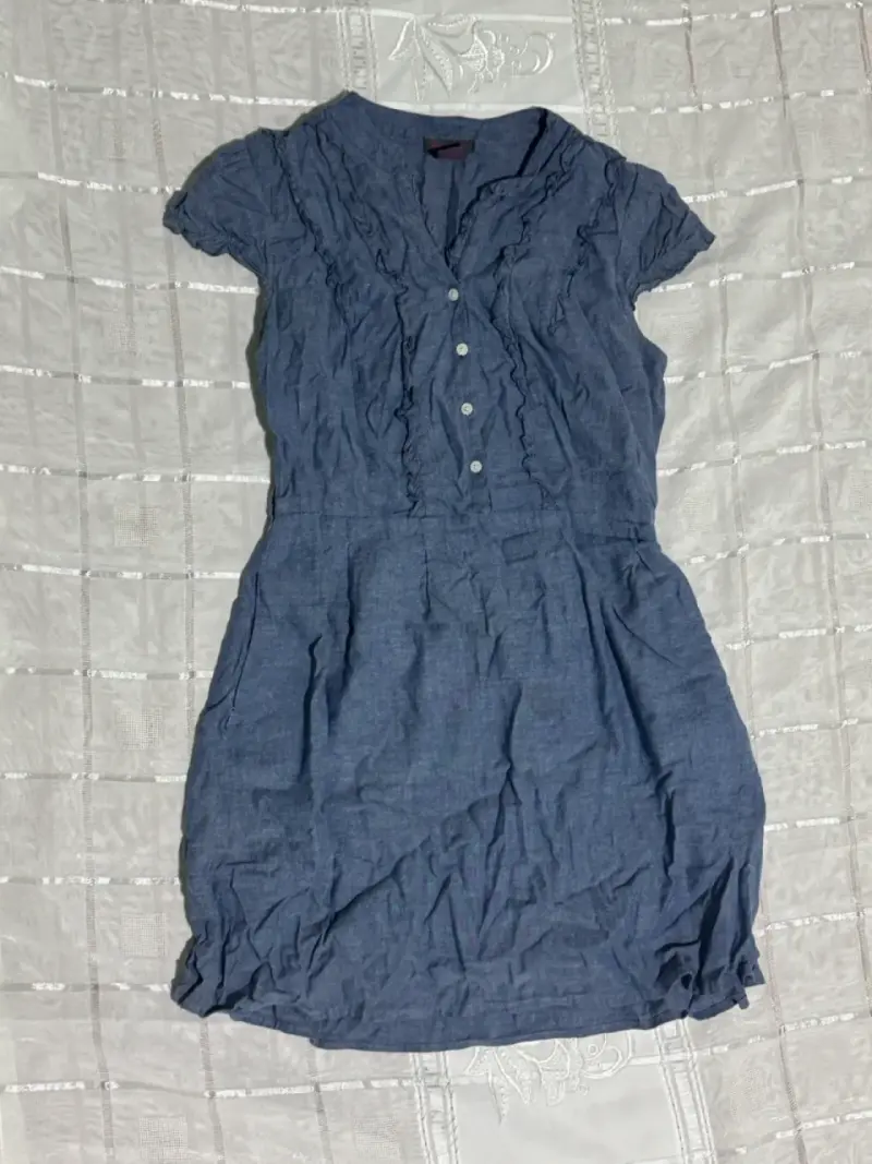 Vestido azul casual con botones