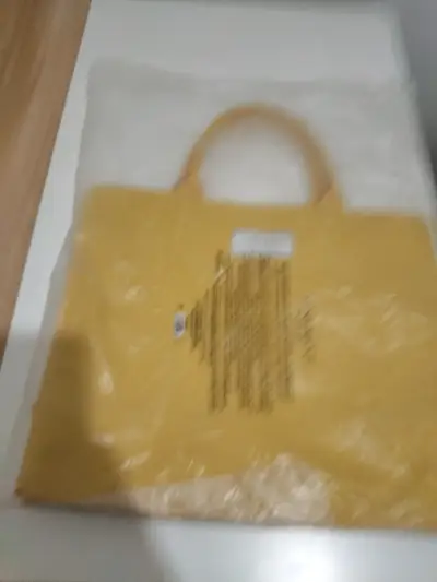 Bolso tote amarillo Nina Ricci elegante - miniatura 2