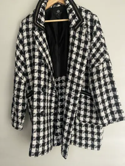 Abrigo de cuadros blanco y negro para mujer - miniatura 1