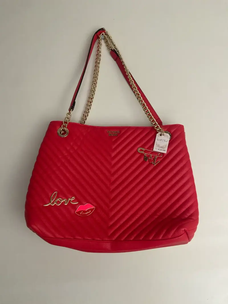 Bolso rojo con cadena Victoria's Secret - 1
