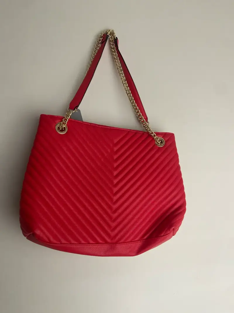 Bolso rojo con cadena Victoria's Secret - 5