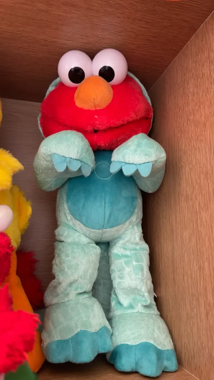 Peluche Elmo disfraz dinosaurio azul