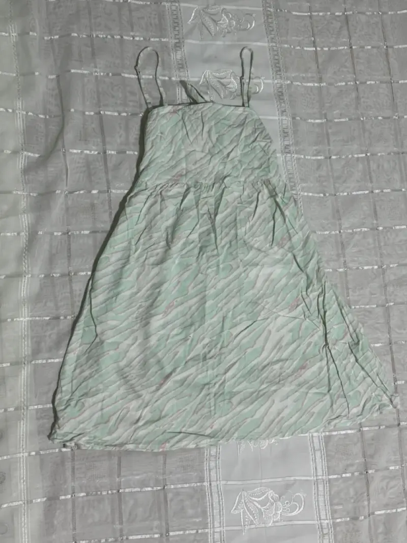 Vestido de verano verde con tirantes - 1