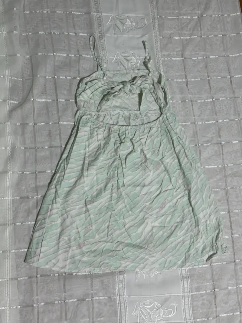 Vestido de verano verde con tirantes - 2