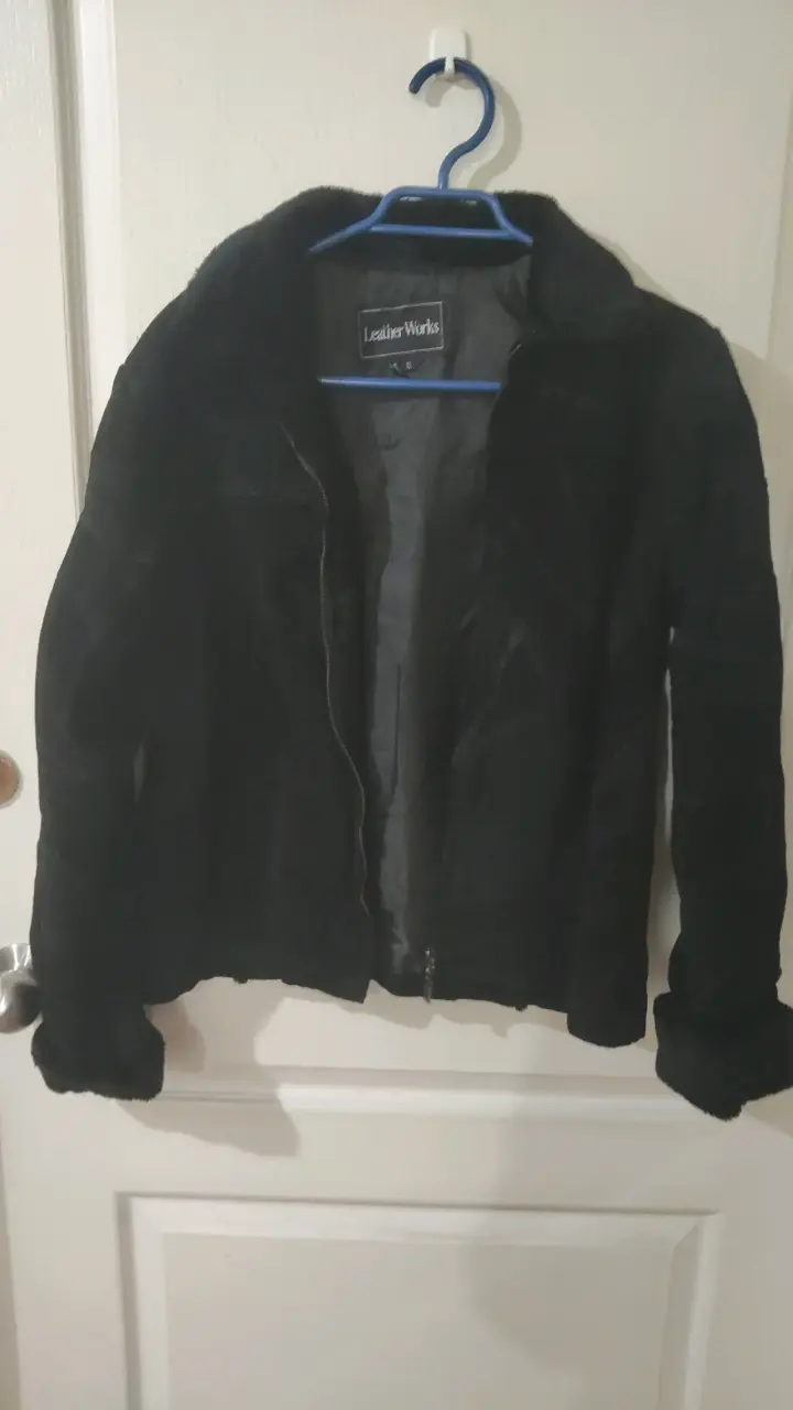 Chaqueta de cuero negra para mujer