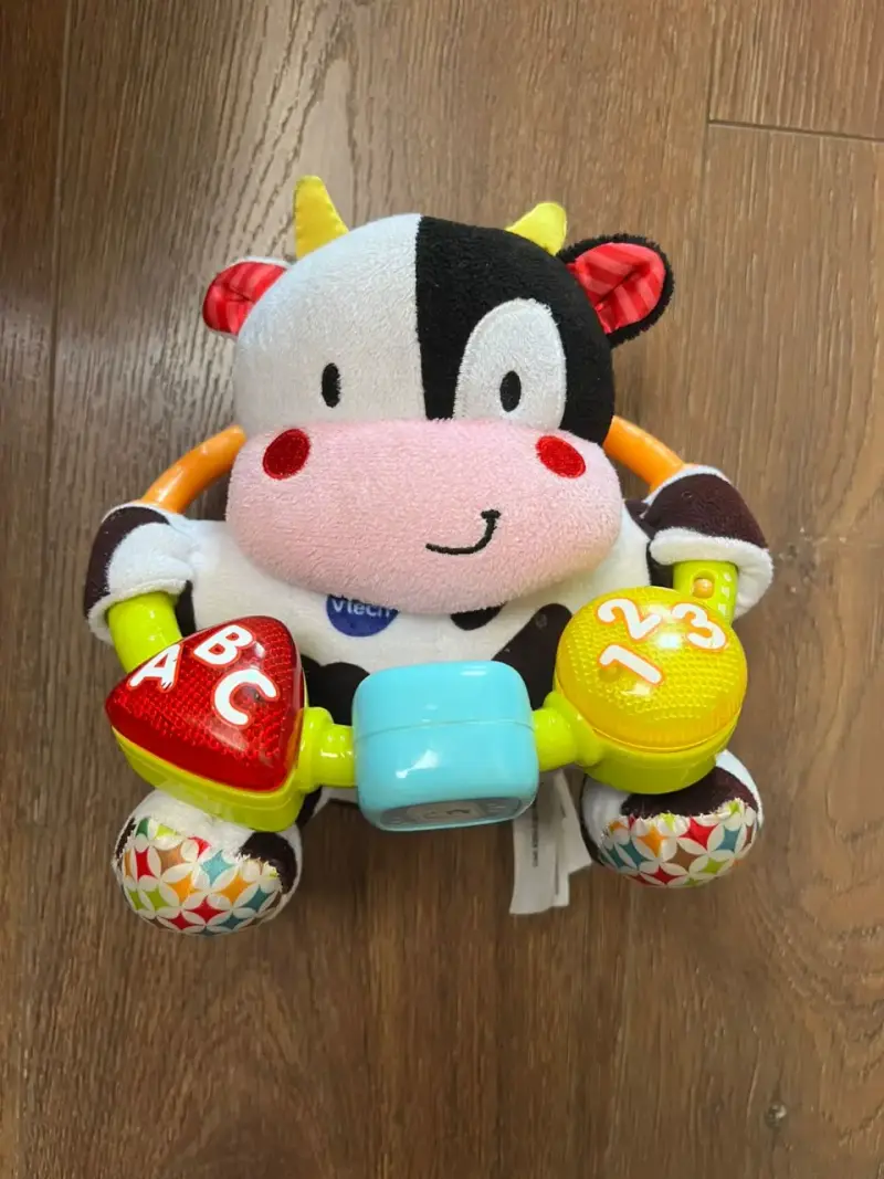 Juguete educativo de vaca VTech con luces y sonidos