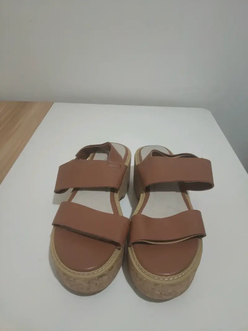 Sandalias de plataforma color marrón