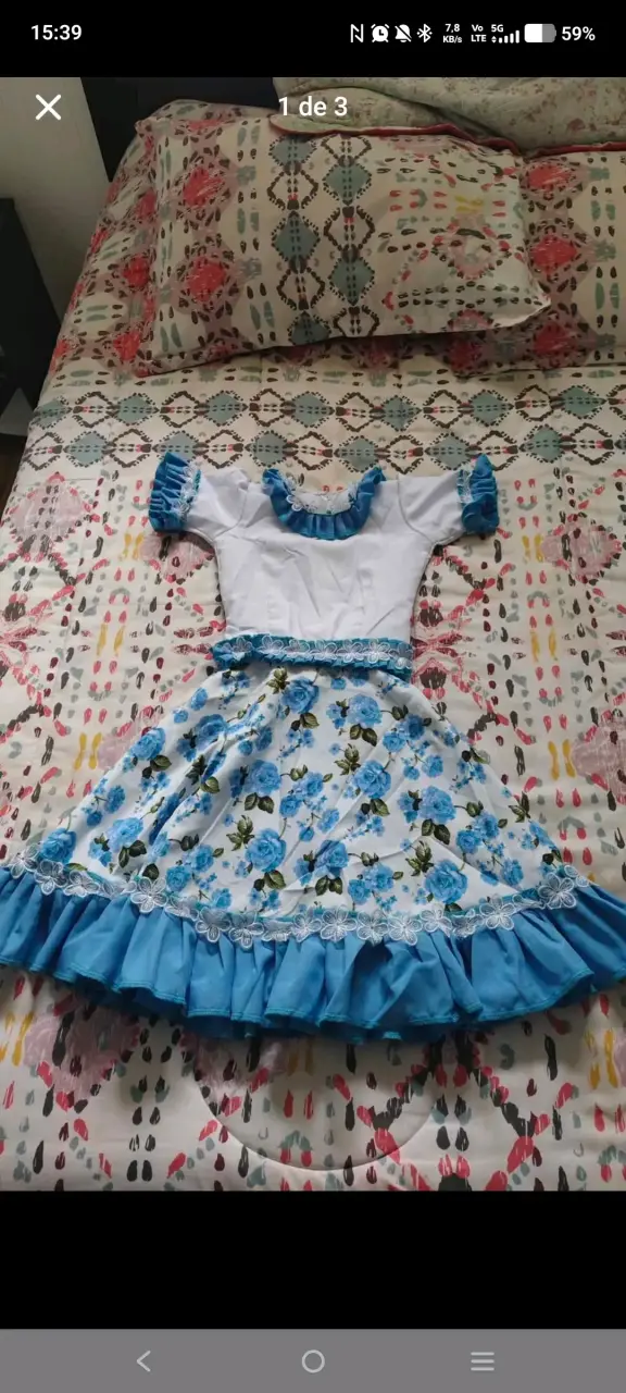 Vestido folklórico infantil con flores azules - 1