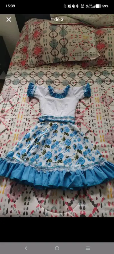 Vestido folklórico infantil con flores azules - miniatura 1