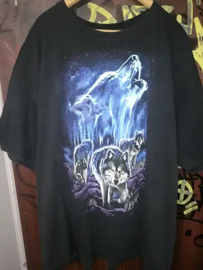 Polera negra de lobos xxxl - miniatura 1