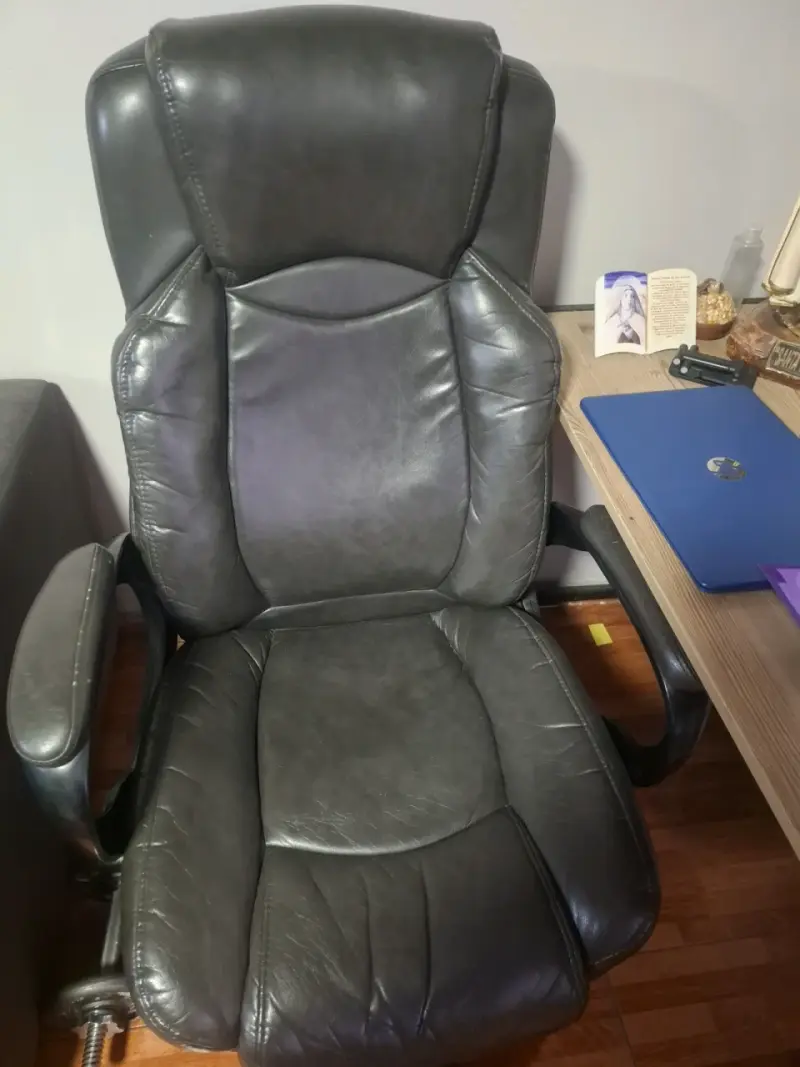 Silla de oficina ergonómica de cuero negro - 1