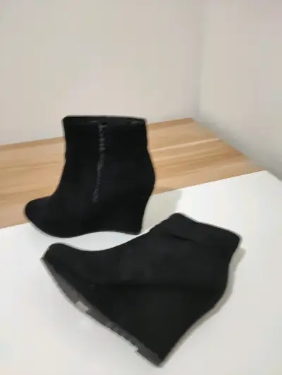 Botines negros de tacón alto con cierre lateral - miniatura 2