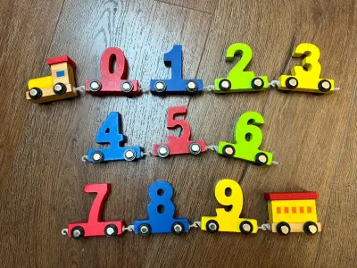 Tren de madera educativo con números - miniatura 1