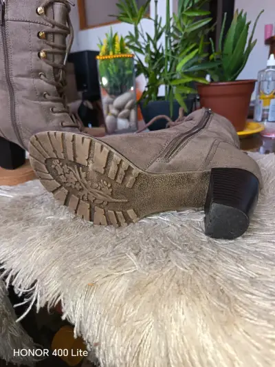 Botines de gamuza con tacón alto beige - miniatura 4