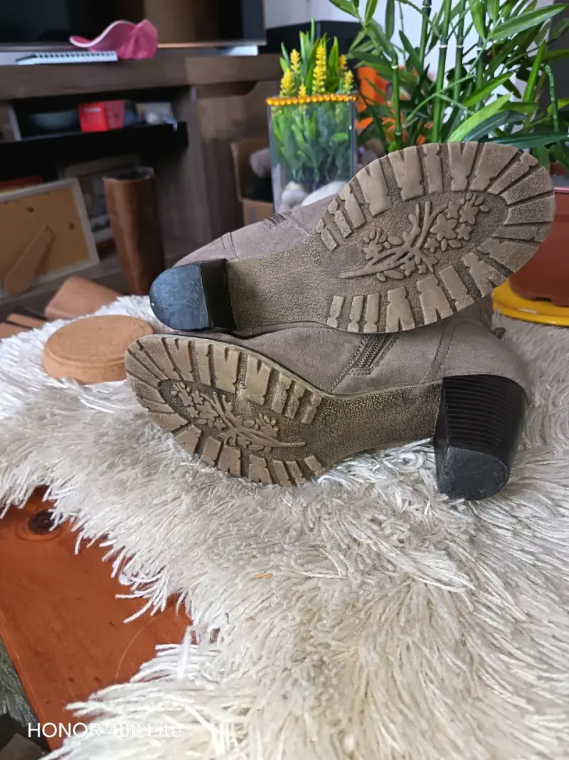 Botines de gamuza con tacón alto beige - 5