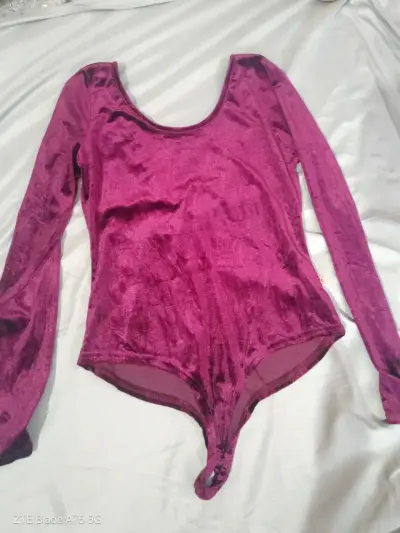Body de terciopelo morado con mangas largas - miniatura 1