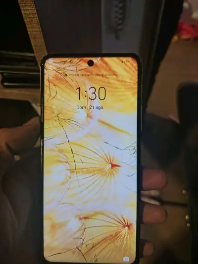 Huawei Y7a con pantalla rota y rayas - miniatura 1