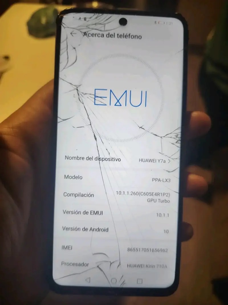 Huawei Y7a con pantalla rota y rayas - 3