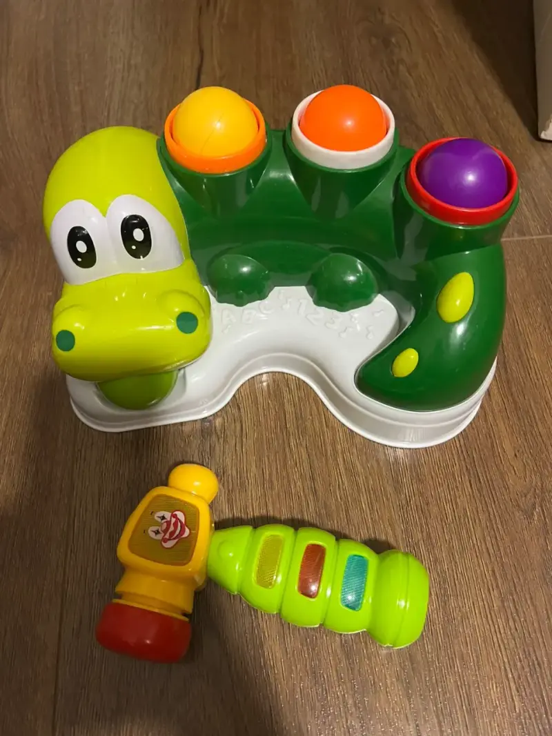 Juguete interactivo de cocodrilo para niños
