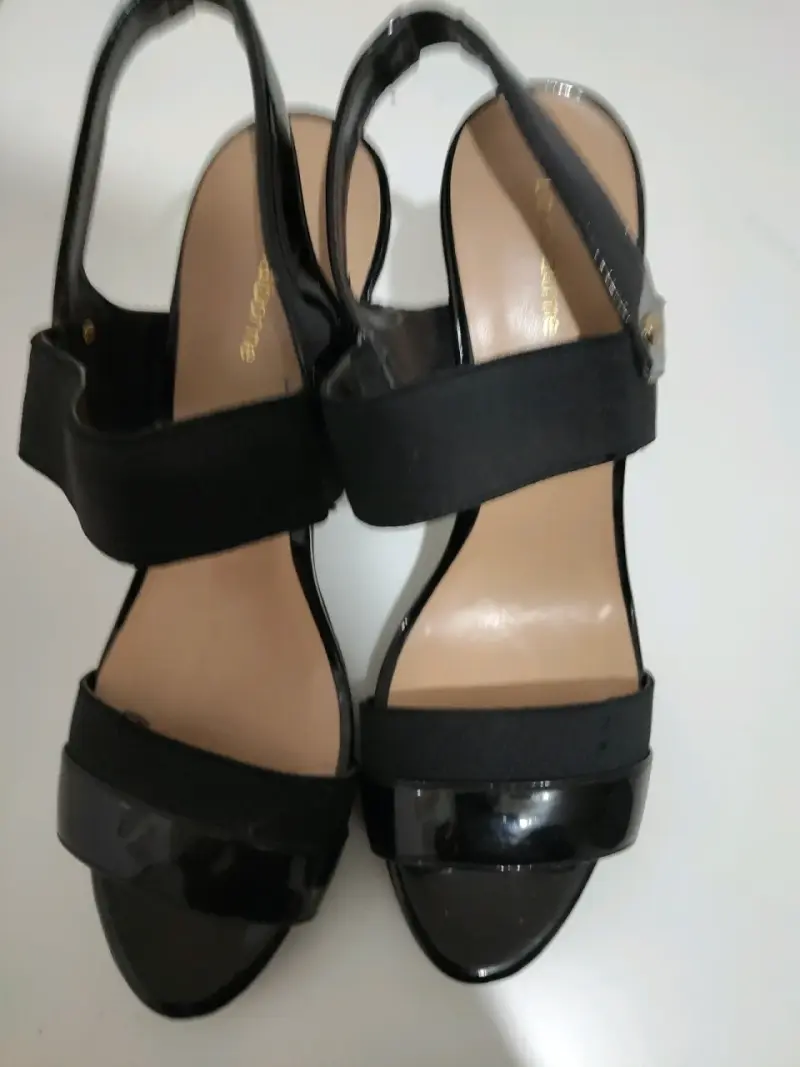 Sandalias de tacón negras elegantes - 1
