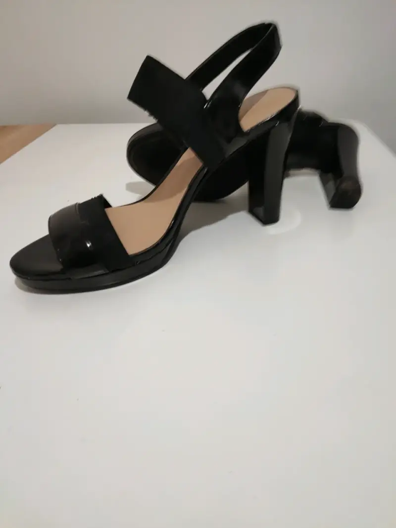 Sandalias de tacón negras elegantes - 2