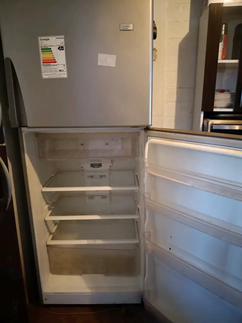 Refrigerador fensa de dos puertas con eficiencia A - 4